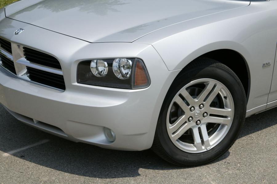  Dodge Charger 2006 года  (фото 2 из 14)